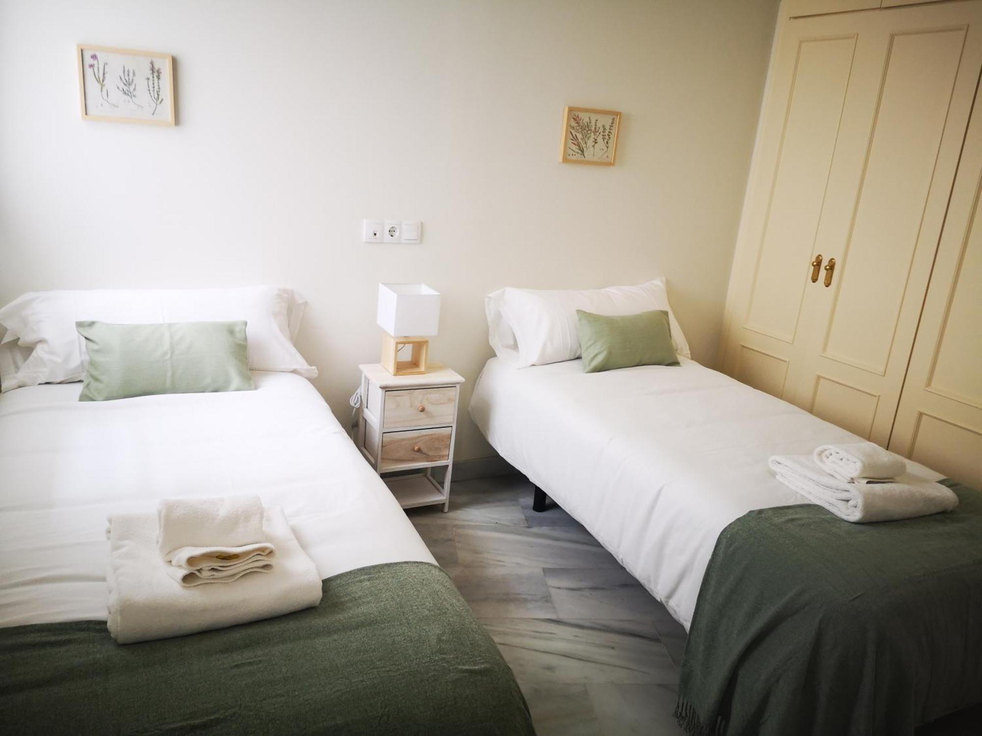 Charming Bright Apartment With Balconies On Cuesta Del Rosario Siviglia Esterno foto
